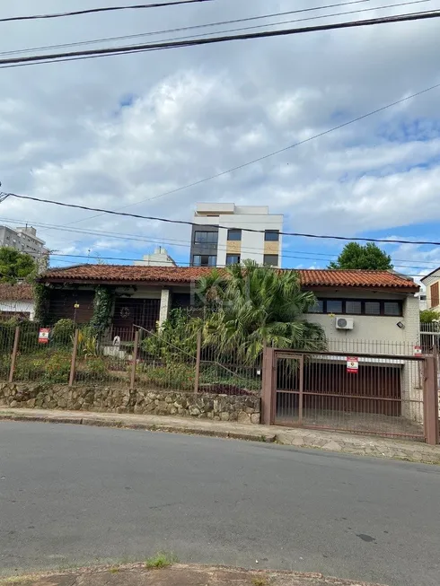 Foto 1 de Casa com 5 Quartos à venda, 249m² em Petrópolis, Porto Alegre