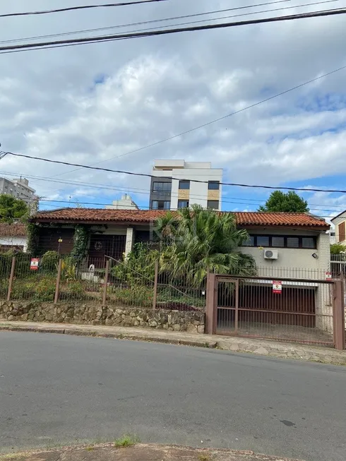 Foto 1 de Casa com 5 Quartos à venda, 250m² em Petrópolis, Porto Alegre