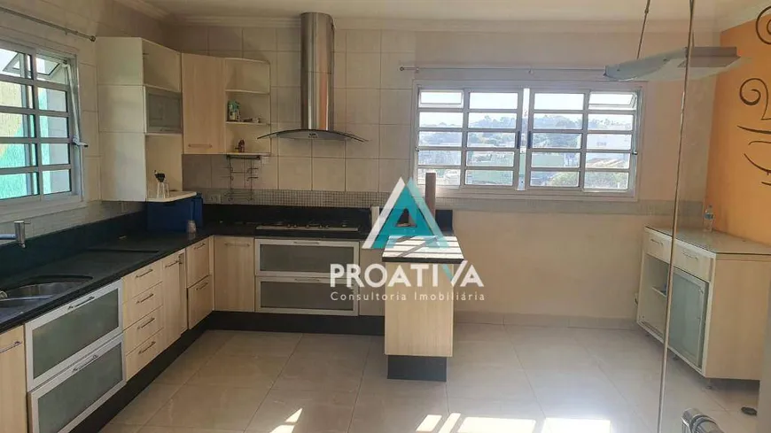 Foto 1 de Sobrado com 4 Quartos à venda, 360m² em Vila Bastos, Santo André