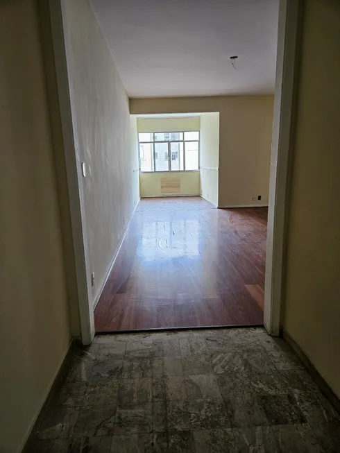 Foto 1 de Apartamento com 4 Quartos para alugar, 153m² em Copacabana, Rio de Janeiro