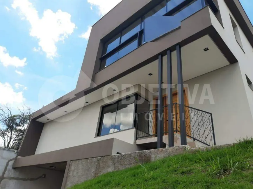 Foto 1 de Casa com 3 Quartos à venda, 199m² em City Uberlândia, Uberlândia