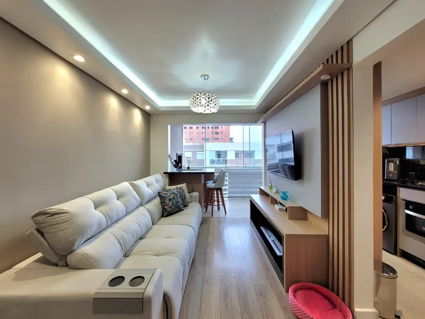 Foto 1 de Apartamento com 3 Quartos à venda, 80m² em Jardim Itú Sabará, Porto Alegre