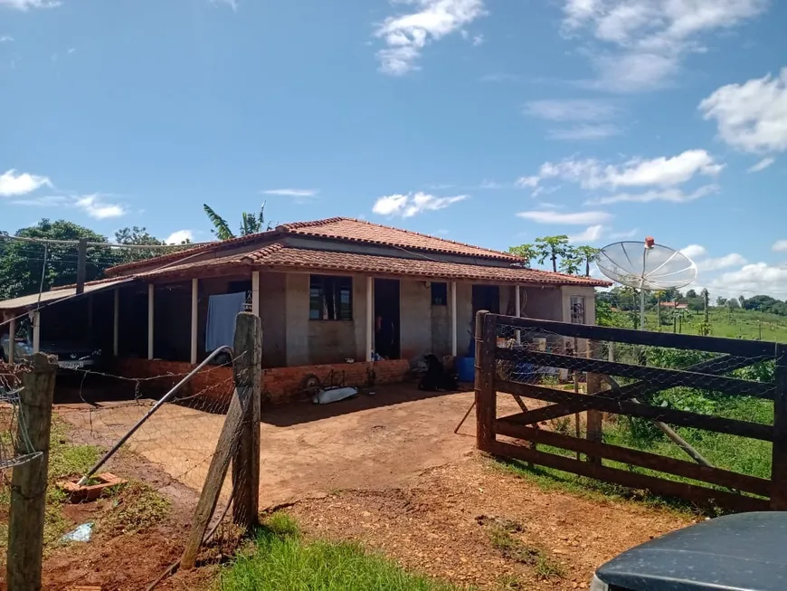 Foto 1 de Fazenda/Sítio com 3 Quartos à venda, 120m² em Zona Rural, Angatuba