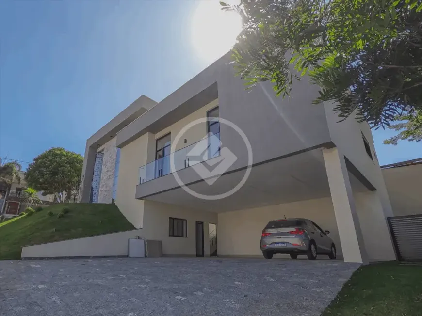 Foto 1 de Casa de Condomínio com 5 Quartos à venda, 302m² em Condomínio do Lago, Goiânia