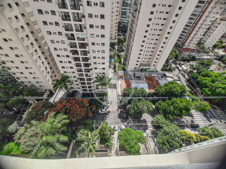 Foto 1 de Cobertura com 3 Quartos à venda, 240m² em Moema, São Paulo