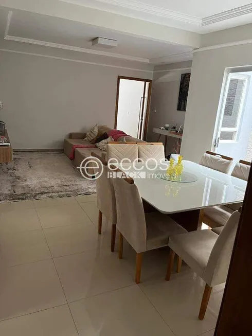 Foto 1 de Casa com 3 Quartos à venda, 210m² em Jardim Europa, Uberlândia