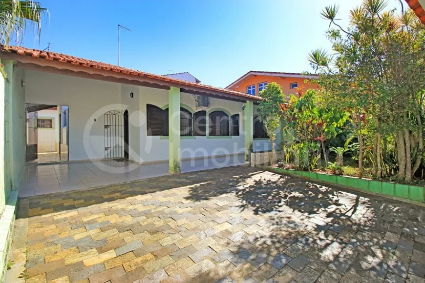 Foto 1 de Casa com 3 Quartos à venda, 160m² em Balneario Sambura, Peruíbe