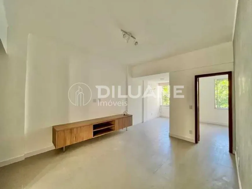 Foto 1 de Apartamento com 2 Quartos à venda, 61m² em Copacabana, Rio de Janeiro