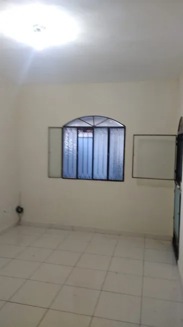 Foto 1 de Casa com 2 Quartos para alugar, 60m² em Campo Grande, Rio de Janeiro