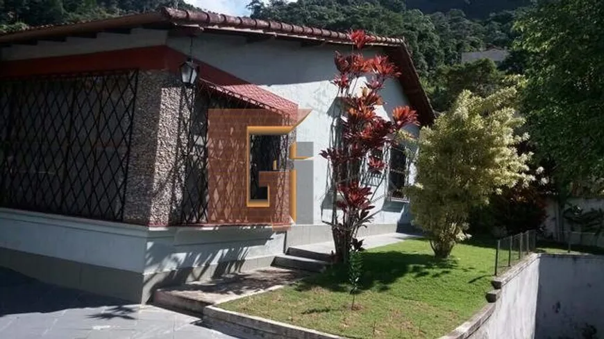 Foto 1 de Casa com 3 Quartos à venda, 400m² em Quissama, Petrópolis