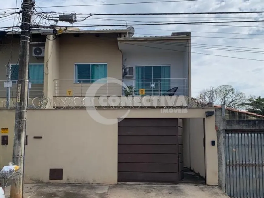 Foto 1 de Sobrado com 3 Quartos à venda, 190m² em Setor Criméia Leste, Goiânia