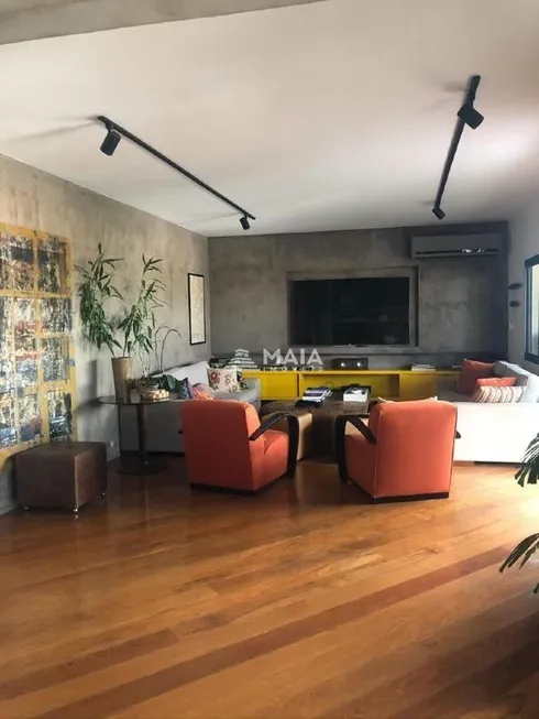 Foto 1 de Apartamento com 4 Quartos à venda, 310m² em São Sebastião, Uberaba