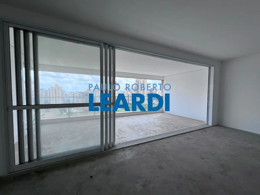 Foto 1 de Apartamento com 3 Quartos à venda, 221m² em Vila Romana, São Paulo