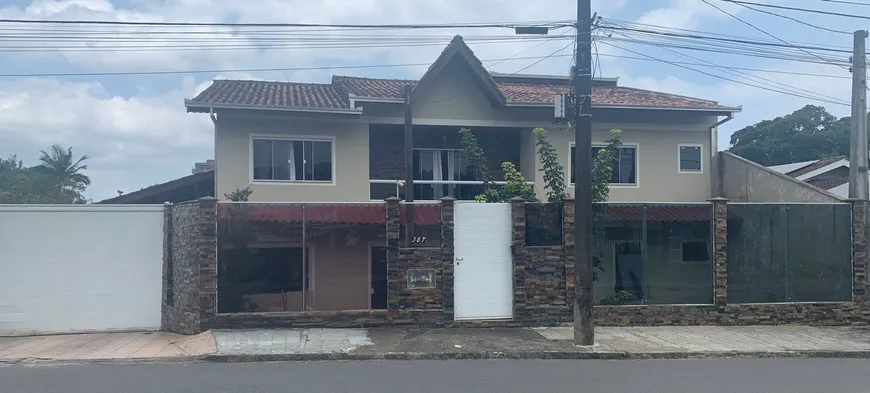 Foto 1 de Sobrado com 5 Quartos à venda, 340m² em Costa E Silva, Joinville