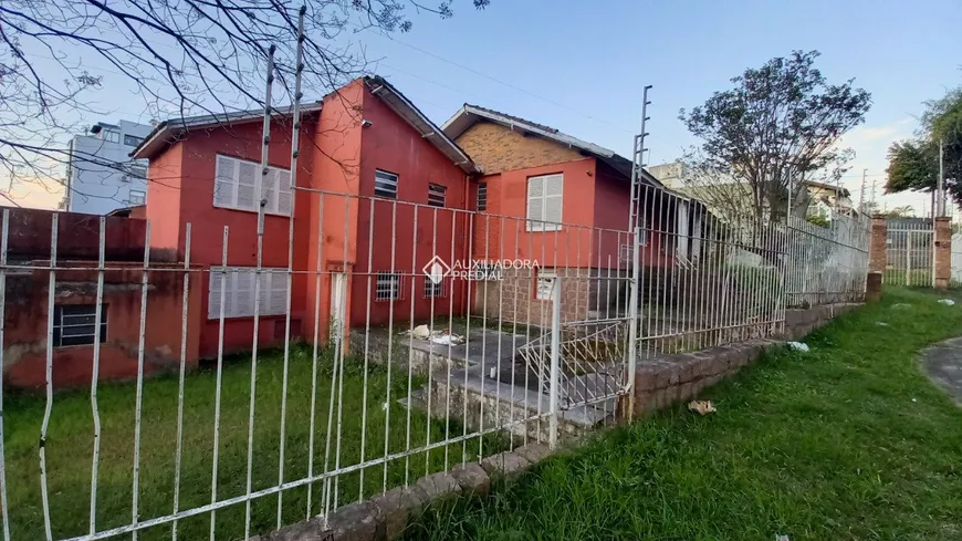 Foto 1 de Casa com 5 Quartos à venda, 185m² em Chácara das Pedras, Porto Alegre