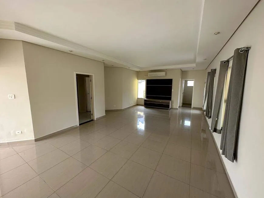 Foto 1 de Casa de Condomínio com 3 Quartos à venda, 220m² em Condomínio Residencial Real Ville, Pindamonhangaba