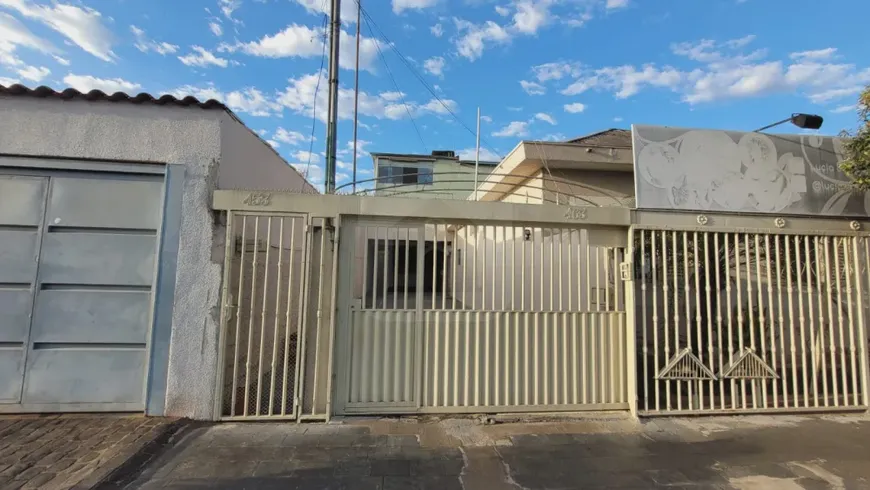 Foto 1 de Casa com 3 Quartos à venda, 540m² em Nossa Senhora Aparecida, Uberlândia