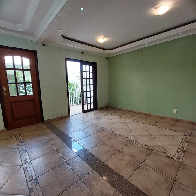 Foto 1 de Sobrado com 4 Quartos à venda, 185m² em Bela Vista, Jundiaí