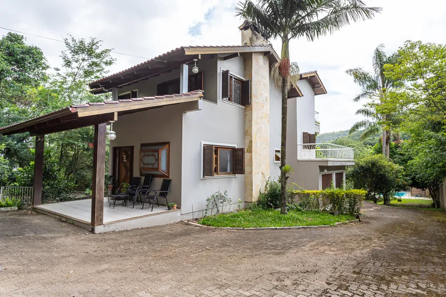 Foto 1 de Casa com 5 Quartos para alugar, 321m² em Vila Nova, Porto Alegre