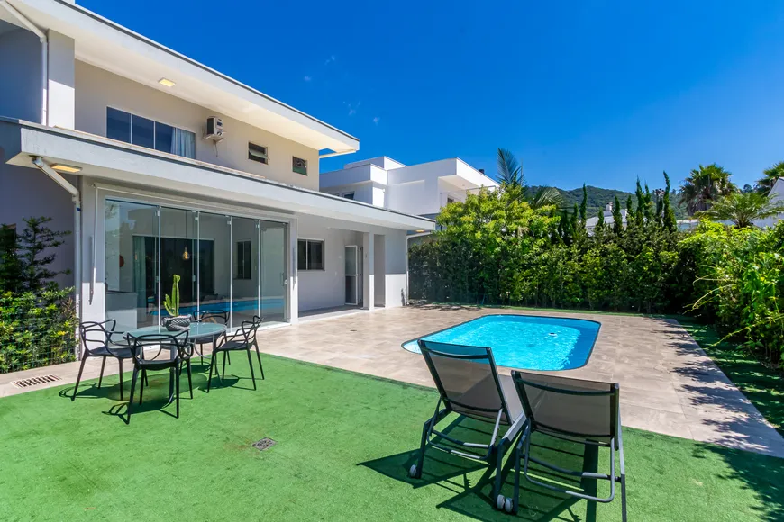 Foto 1 de Casa de Condomínio com 4 Quartos para venda ou aluguel, 274m² em Praia Brava de Itajai, Itajaí
