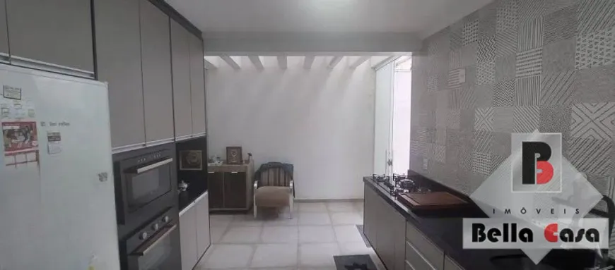 Foto 1 de Sobrado com 4 Quartos à venda, 200m² em Jardim Avelino, São Paulo