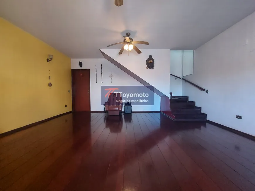 Foto 1 de Casa com 3 Quartos para alugar, 234m² em Vila Vermelha, São Paulo