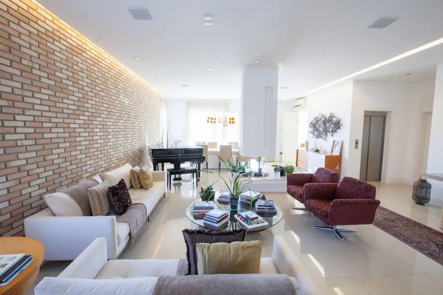 Foto 1 de Casa de Condomínio com 4 Quartos à venda, 669m² em Alphaville, Santana de Parnaíba