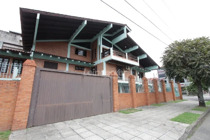 Foto 1 de Casa com 5 Quartos para alugar, 574m² em Jardim Itú Sabará, Porto Alegre