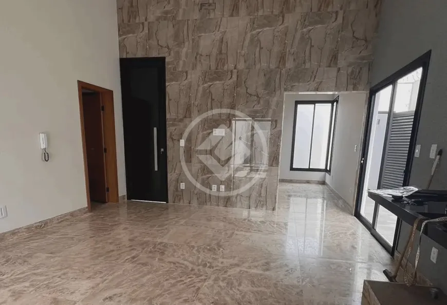 Foto 1 de Casa com 3 Quartos à venda, 165m² em Laranjeiras, Uberlândia