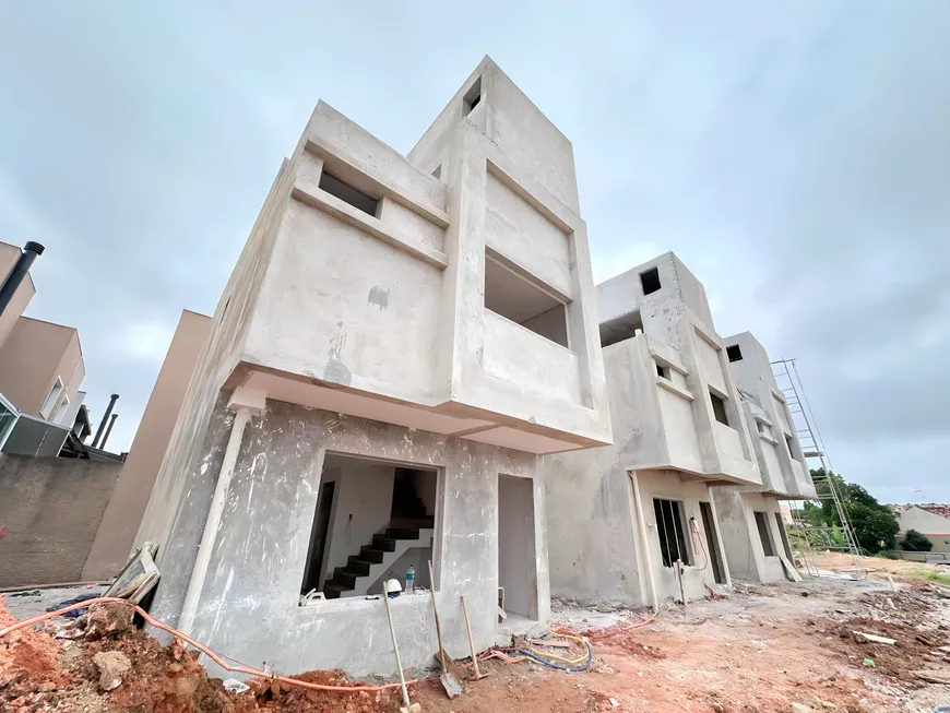 Foto 1 de Casa de Condomínio com 3 Quartos à venda, 131m² em Alto Boqueirão, Curitiba