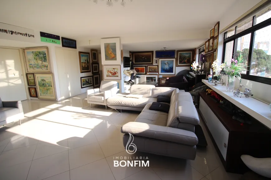 Foto 1 de Apartamento com 3 Quartos à venda, 334m² em Centro, Curitiba