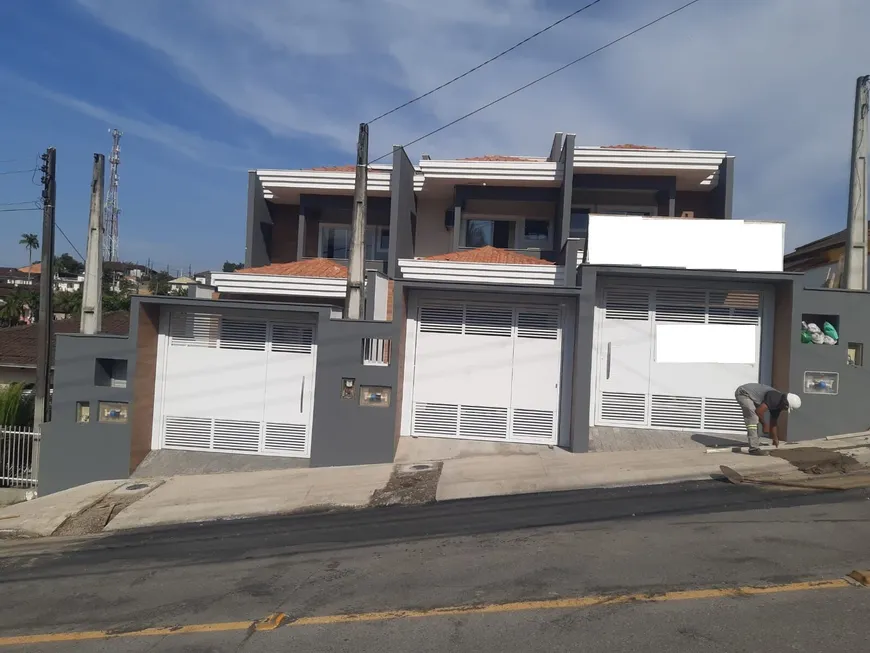 Foto 1 de Sobrado com 3 Quartos à venda, 130m² em Petrópolis, Joinville