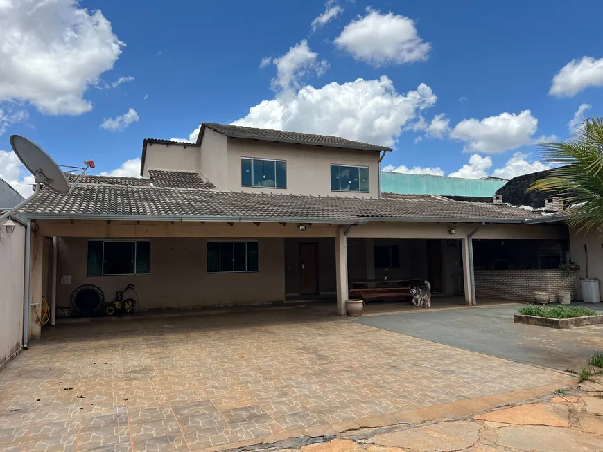 Foto 1 de Sobrado com 3 Quartos à venda, 180m² em Setor Habitacional Vicente Pires, Brasília