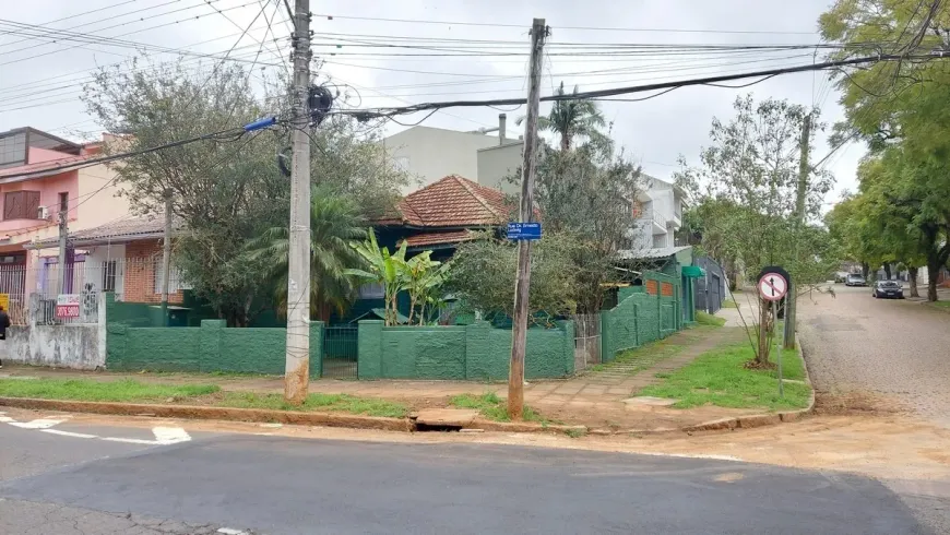 Foto 1 de Lote/Terreno à venda, 259m² em Chácara das Pedras, Porto Alegre