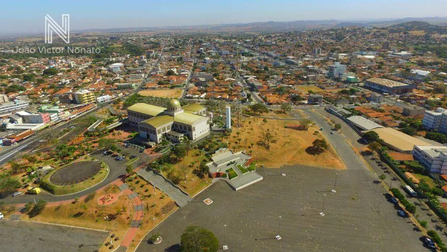 Foto 1 de Lote/Terreno à venda, 4122m² em Vila Pai Eterno, Trindade