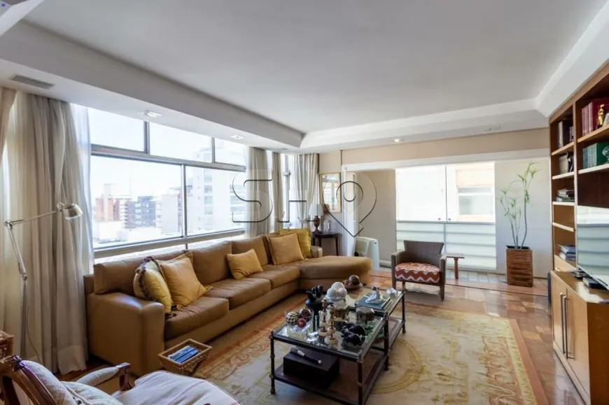 Foto 1 de Apartamento com 3 Quartos à venda, 210m² em Higienópolis, São Paulo