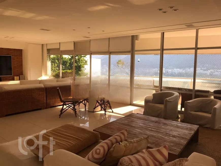 Foto 1 de Apartamento com 4 Quartos à venda, 230m² em Lagoa, Rio de Janeiro