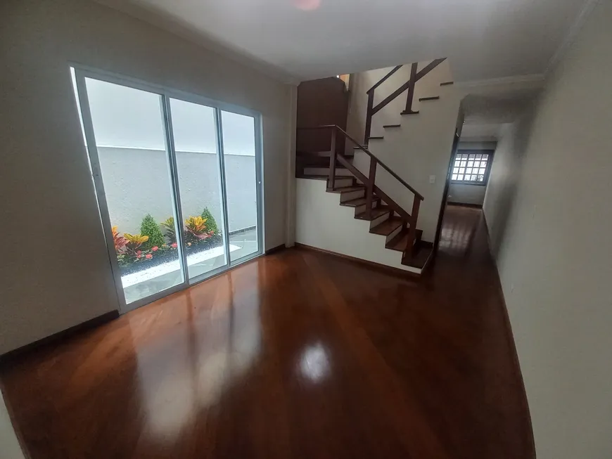 Foto 1 de Sobrado com 3 Quartos à venda, 220m² em Vila Polopoli, São Paulo