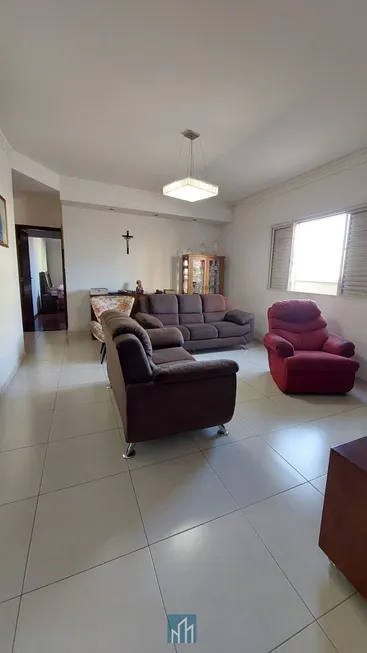 Foto 1 de Casa com 3 Quartos à venda, 169m² em Vila Belo Horizonte, Divinópolis