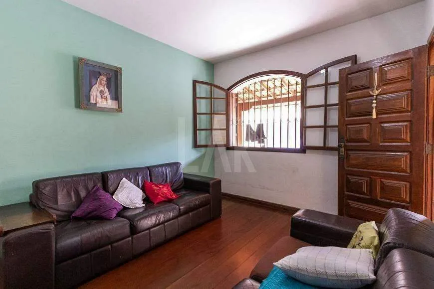 Foto 1 de Casa com 3 Quartos à venda, 198m² em Dona Clara, Belo Horizonte