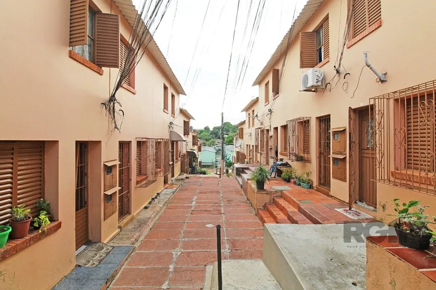 Foto 1 de Casa de Condomínio com 2 Quartos à venda, 60m² em São José, Porto Alegre