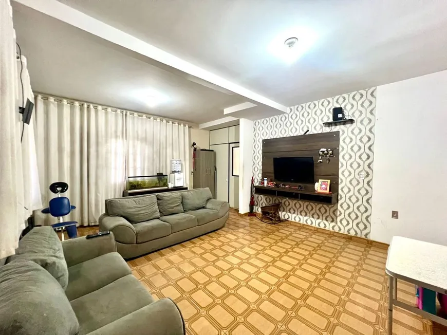 Foto 1 de Casa com 3 Quartos à venda, 195m² em Vila Rocha, Rio Verde