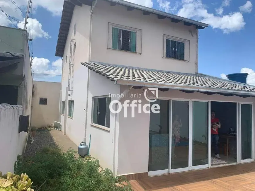 Foto 1 de Sobrado com 3 Quartos à venda, 212m² em Lourdes, Anápolis