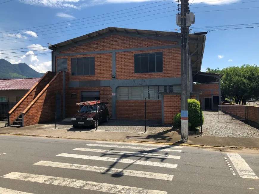 Foto 1 de Galpão/Depósito/Armazém para alugar, 1132m² em Imigrantes, Guaramirim