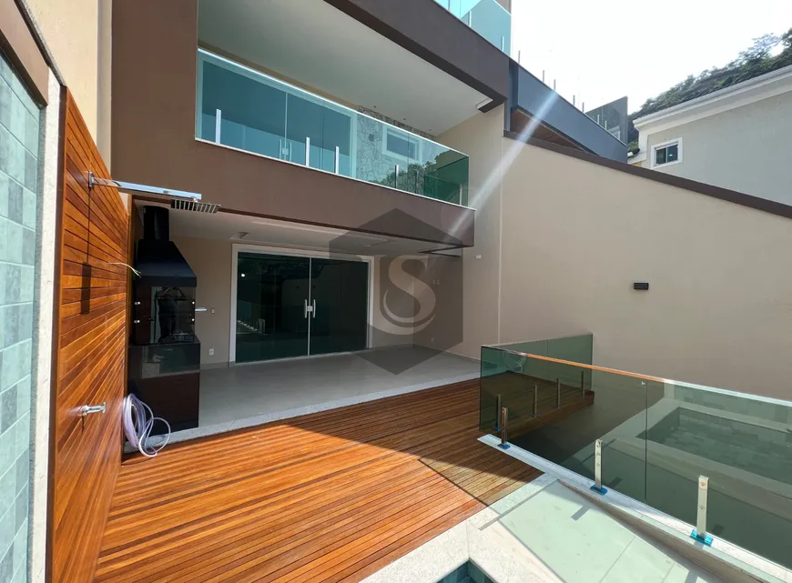 Foto 1 de Casa de Condomínio com 3 Quartos à venda, 414m² em Jacarepaguá, Rio de Janeiro