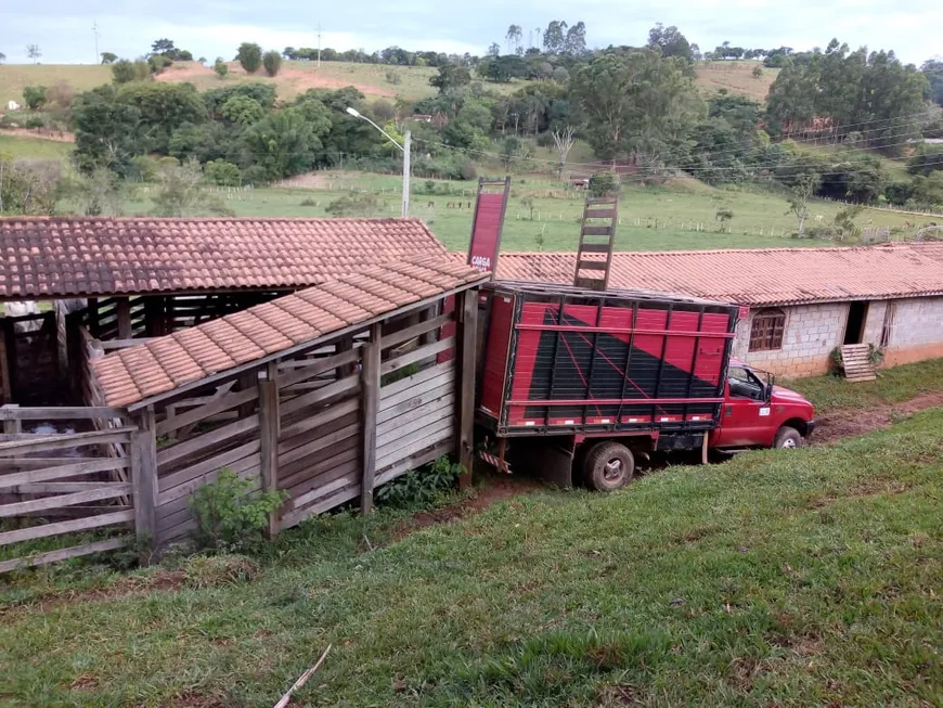 Foto 1 de Fazenda/Sítio com 2 Quartos à venda, 532000m² em Zona Rural, Cambuí