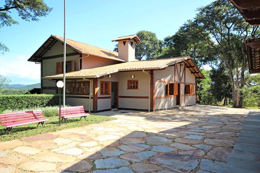 Foto 1 de Casa de Condomínio com 6 Quartos à venda, 700m² em Condomínio Retiro do Chalé, Brumadinho