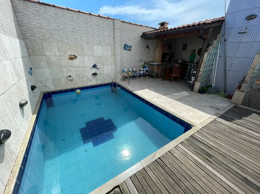 Foto 1 de Casa com 7 Quartos à venda, 200m² em Vila Kosmos, Rio de Janeiro
