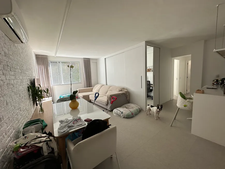 Foto 1 de Apartamento com 3 Quartos à venda, 84m² em Leme, Rio de Janeiro