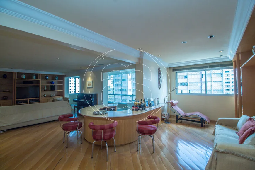 Foto 1 de Apartamento com 4 Quartos à venda, 208m² em Moema, São Paulo